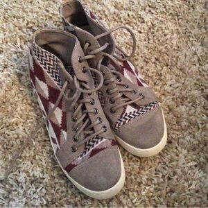 Women’s Roxy Sneakers Size 9